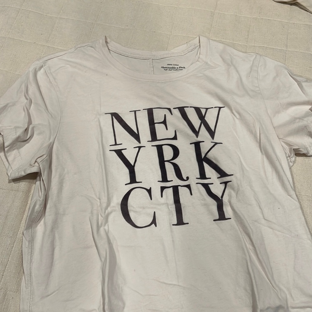 Abercrombie t shirt size M